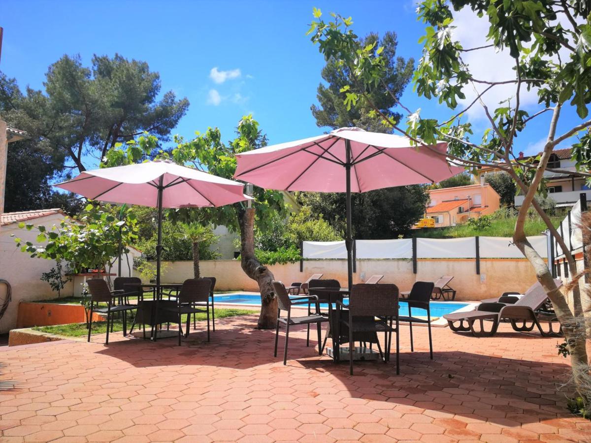 Apartments Bilic With Garden & Swimming Pool - 50M From The Beach Pjescana Uvala Exterior foto